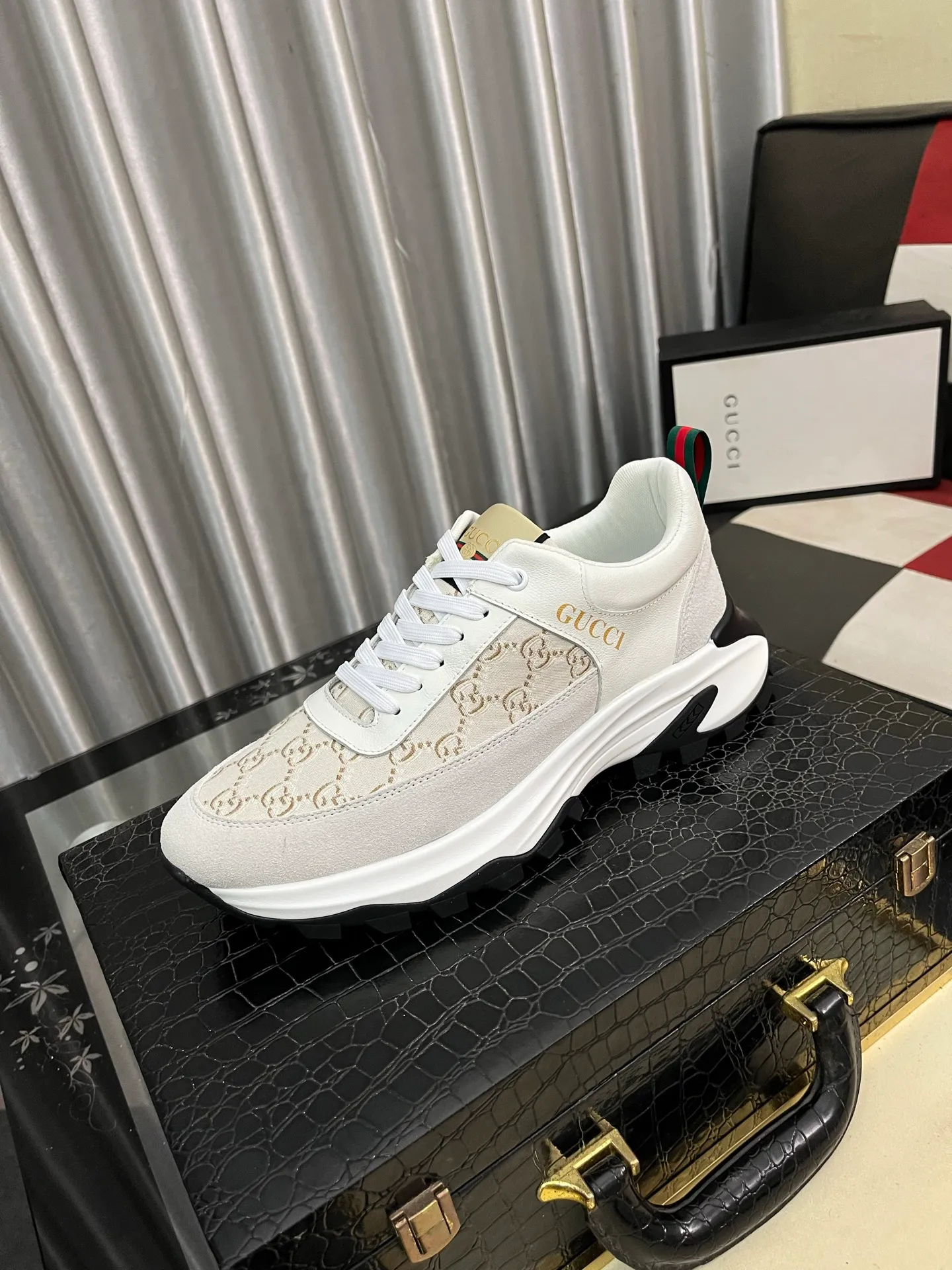 Men's Men's Shoes💰458⌚️⌚️[GUCCI] Gucci men's casual shoes are absolutely popular🔥The ultimate matching item for trendy men! The charm of super texture is irresistible, the main recommendation, the flower leather color is bright! The upper is made of high-quality brand printed fabric with cowhide, breathable leather lining and wear-resistant rubber sole, noble and elegant! Extremely comfortable🎁🎁You can be as handsome as you want💪 38-444⃣️colors available